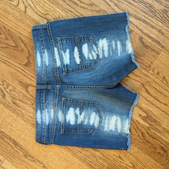 Arizona Jean Co. Denim Bleached Shorts Size 9 - Picture 4 of 4